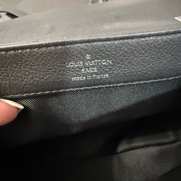 Louis Vuitton Lock me 2 - Picture 5 of 6